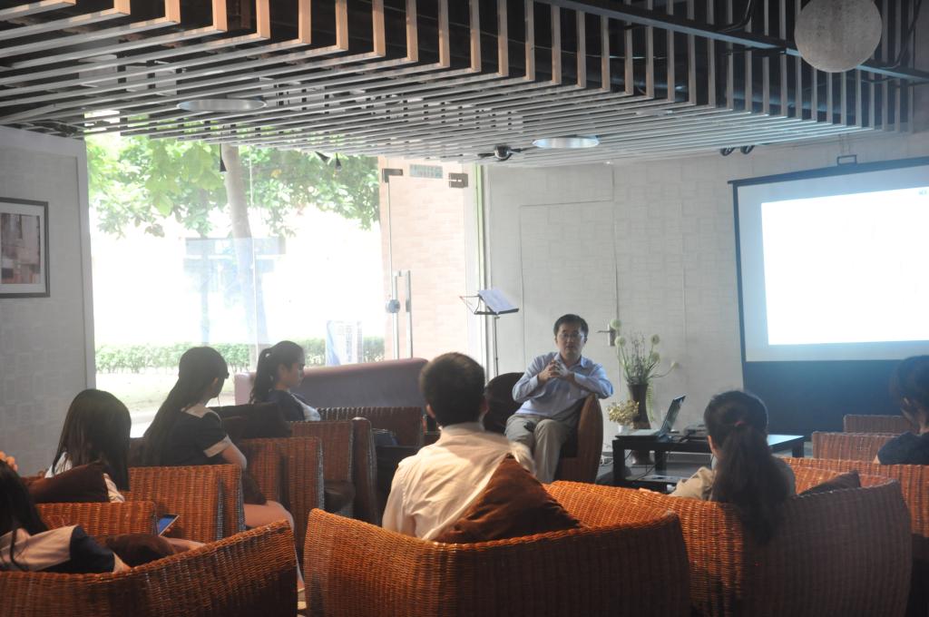 邵兵书记与听众分享旅行经历